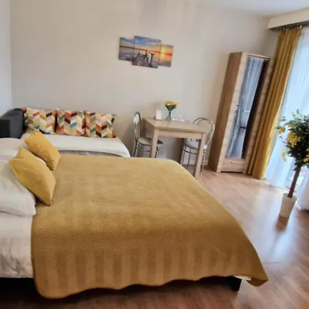 Апартаменты Cozy Modern Sunrise 35m2 Balcony 3 Persons *