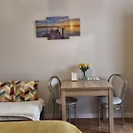 Cozy Modern Sunrise 35m2 Balcony 3 Persons