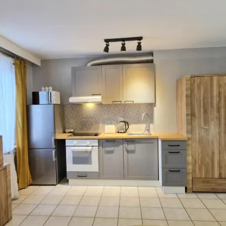 Апартаменты Cozy Modern Sunrise 35m2 Balcony 3 Persons